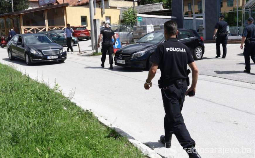 Policija ispred zgrade Suda BiH istražuje da li je bilo pucnjave